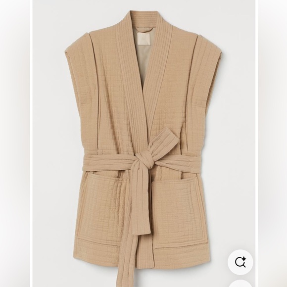 H&M Jackets & Blazers - H&M Quilted Vest !
